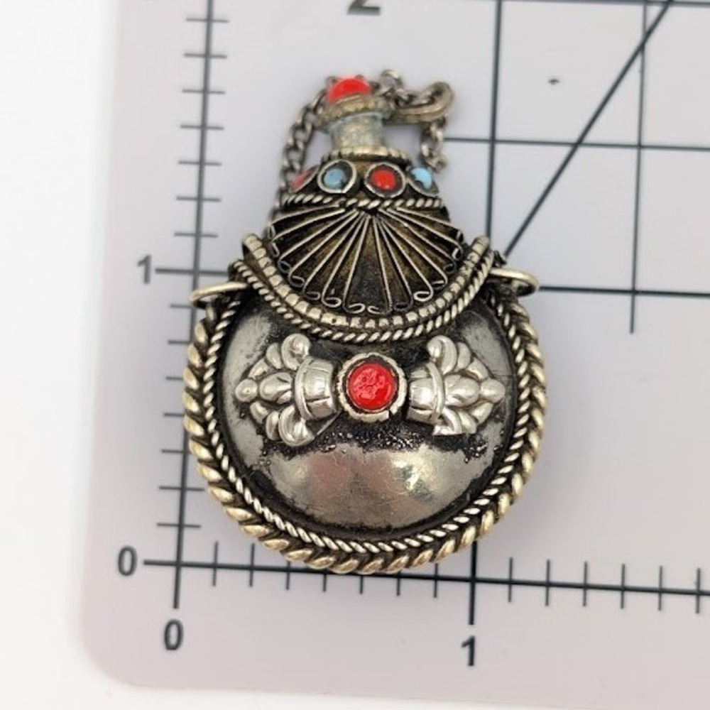 VTG Tibetan Himalayan Snuff Bottle Pendant Silver Tone Intricate - Picture 13 of 13